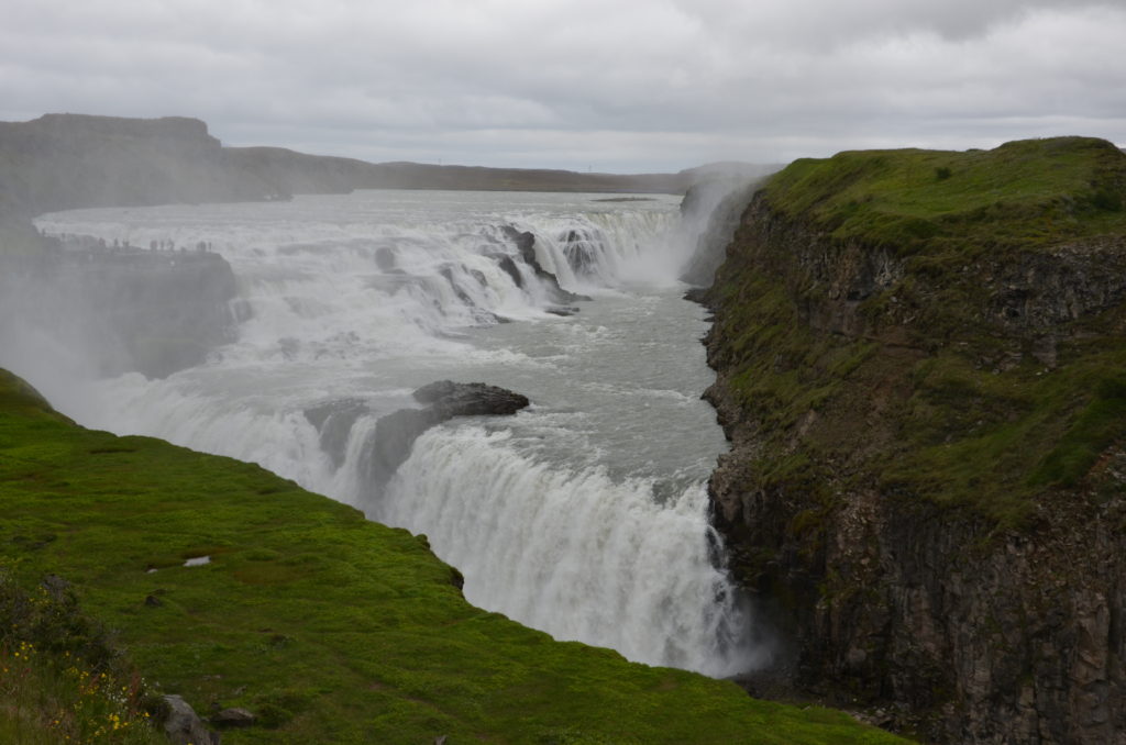 Gulfoss - 32m spád, dá se jít opravdu velmi blízko (pláštěnku s sebou :o))