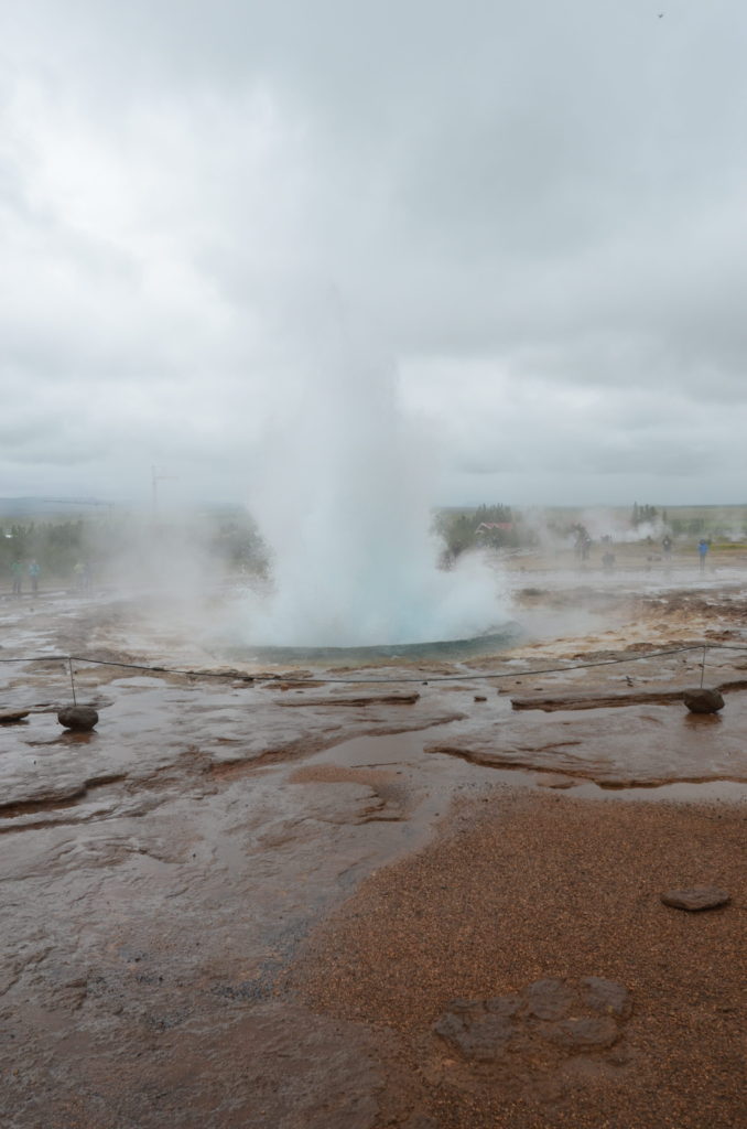 Strokkur - takhle vystříkne zhruba každých 15 minut